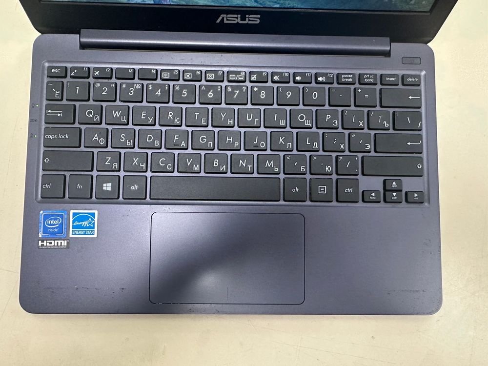 Ноутбук ASUS; Celeron N4000, Intel HD Graphics 610, 4 Гб, 64 Гб, Нет