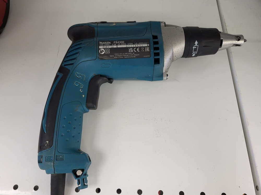 Шуруповерт Makita FS4300