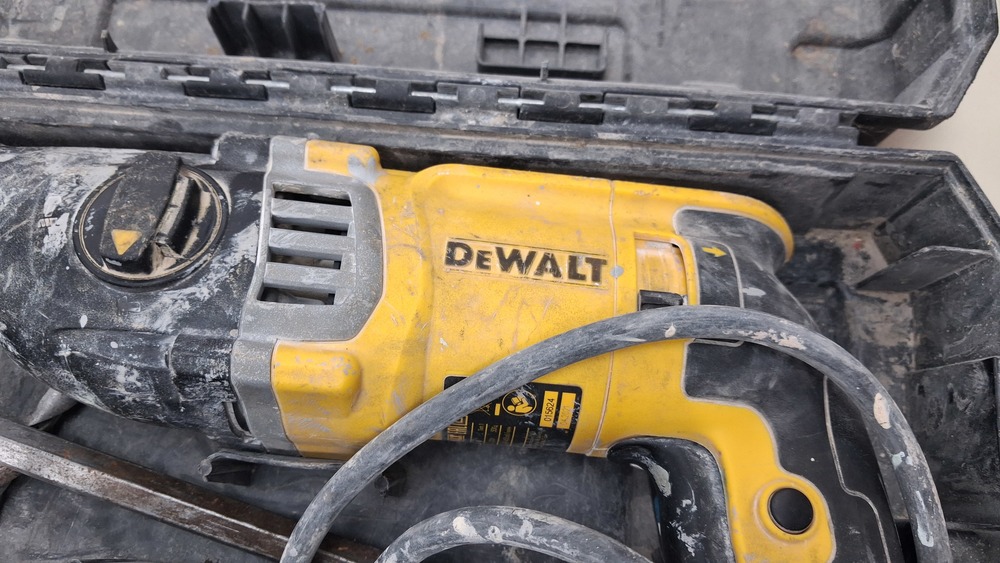 Перфоратор Dewalt D25144K