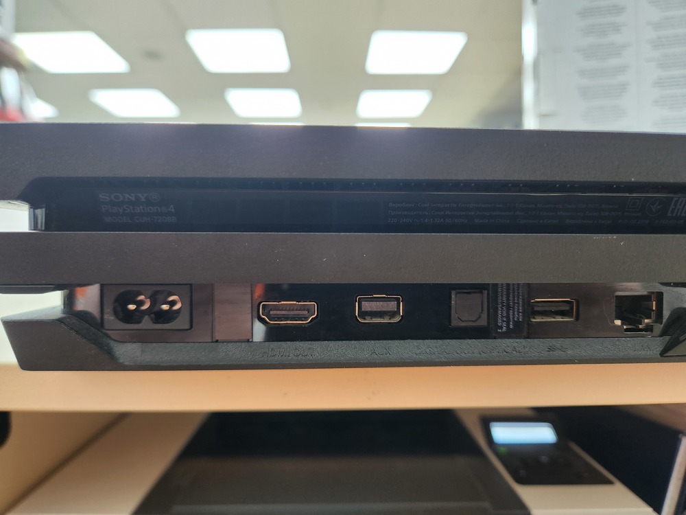 Игровая приставка PlayStation 4 Pro 1Tb