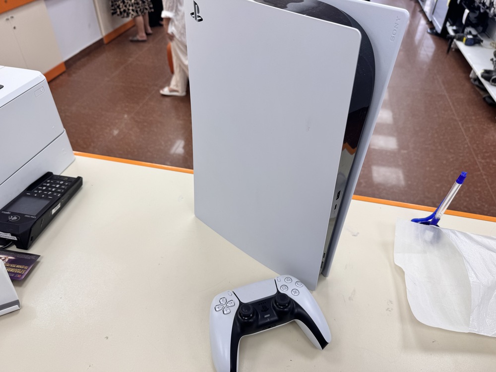 Игровая приставка PlayStation 5 825Gb (С дисководом)