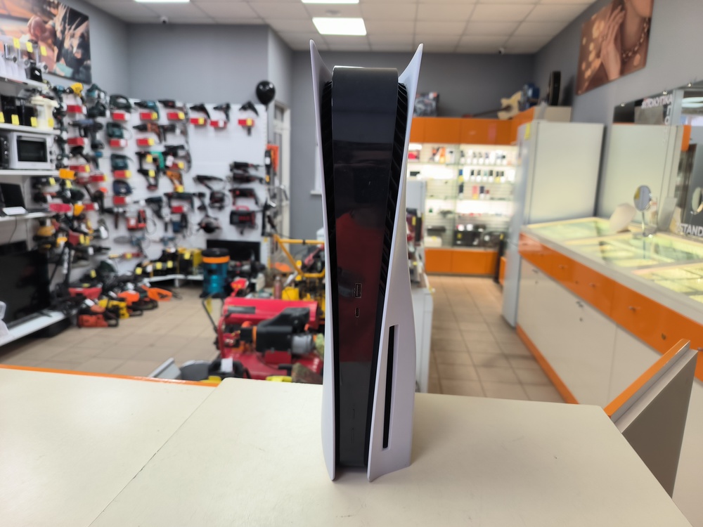 Игровая приставка PlayStation 5 825Gb (С дисководом)