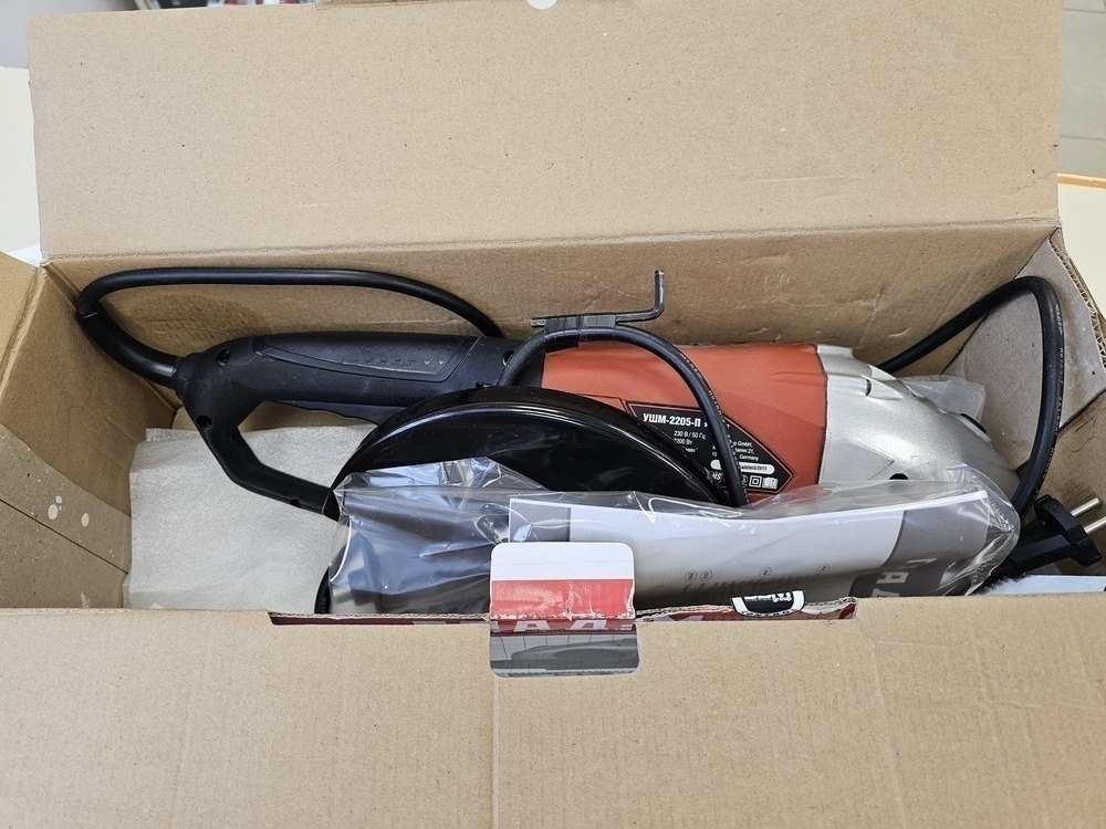 Угловая шлифмашина Град-М УШМ-2205-П