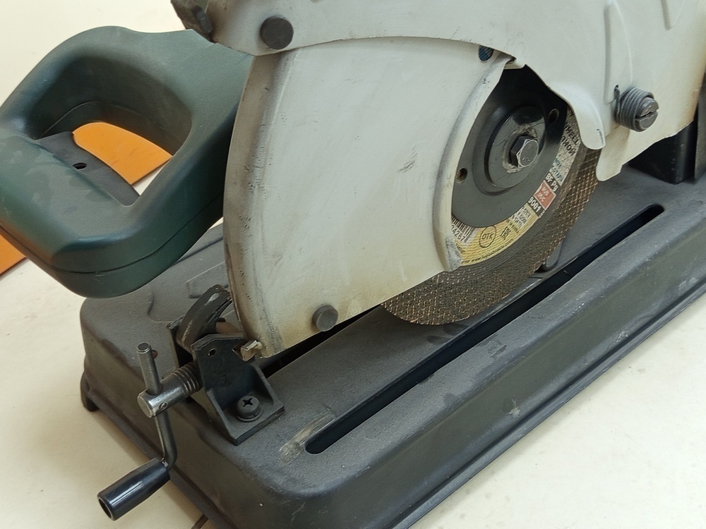 Торцовочная пила Metabo CS23-355