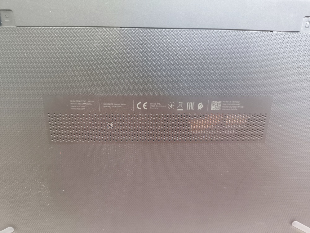 Ноутбук HP 15-rb012ur; E2-9000e, Radeon R2 series, 4 Гб, Нет, 500 Гб