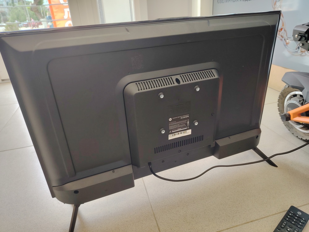 LED Телевизор HI RT-32F02FB