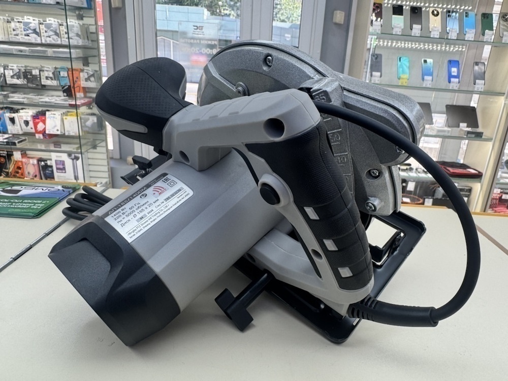 Дисковая пила Интерскол ДП-185/1400М (785.1.0.70)