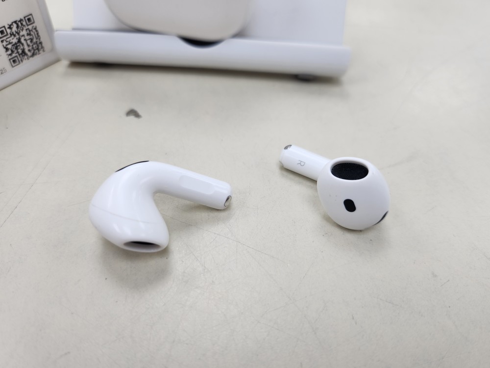Наушники беспроводные Apple AirPods 4 Без ANC