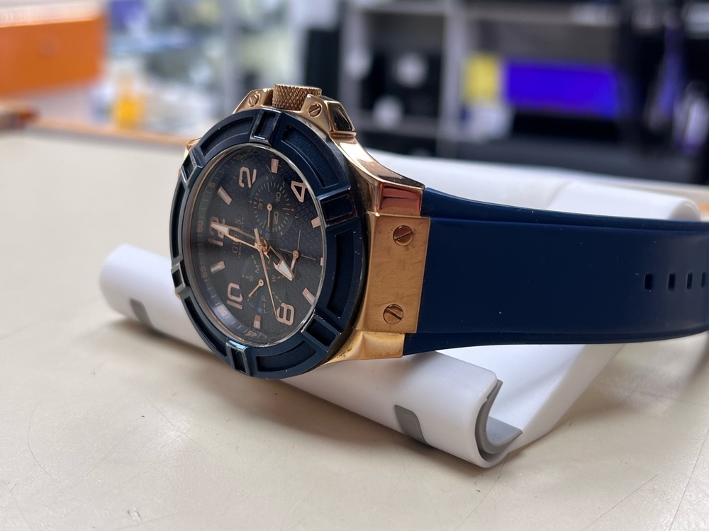 Часы наручные GUESS W0247G3