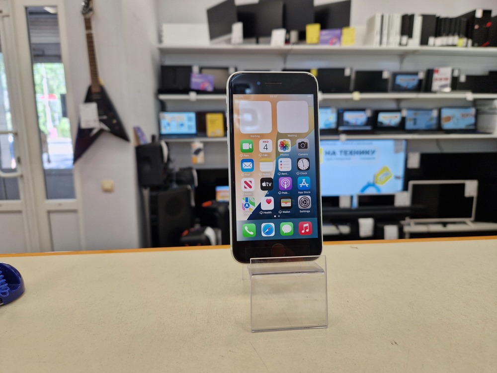 Смартфон Apple iPhone SE 2020 128Gb