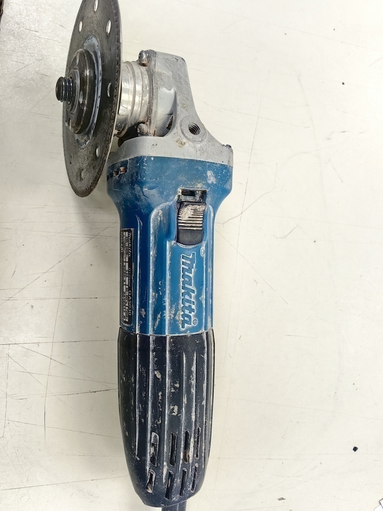 Угловая шлифмашина Makita GA5030.