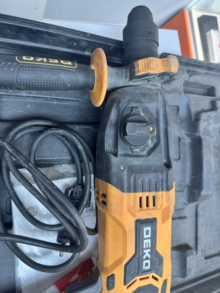 Перфоратор Deko DKH1100W