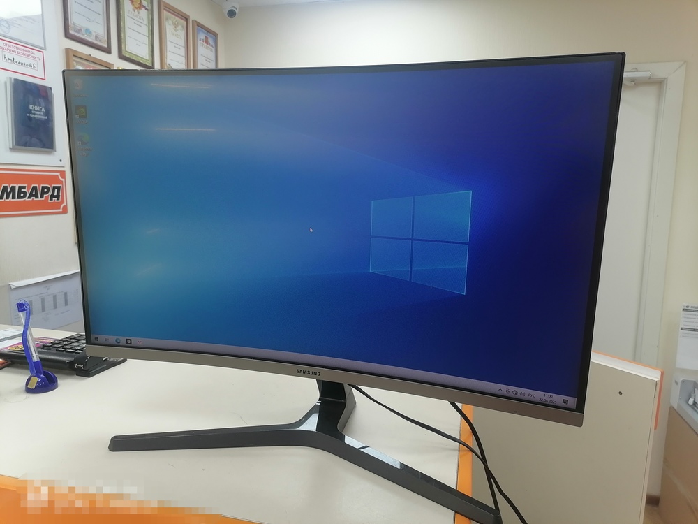 Монитор Samsung C27R500FHI