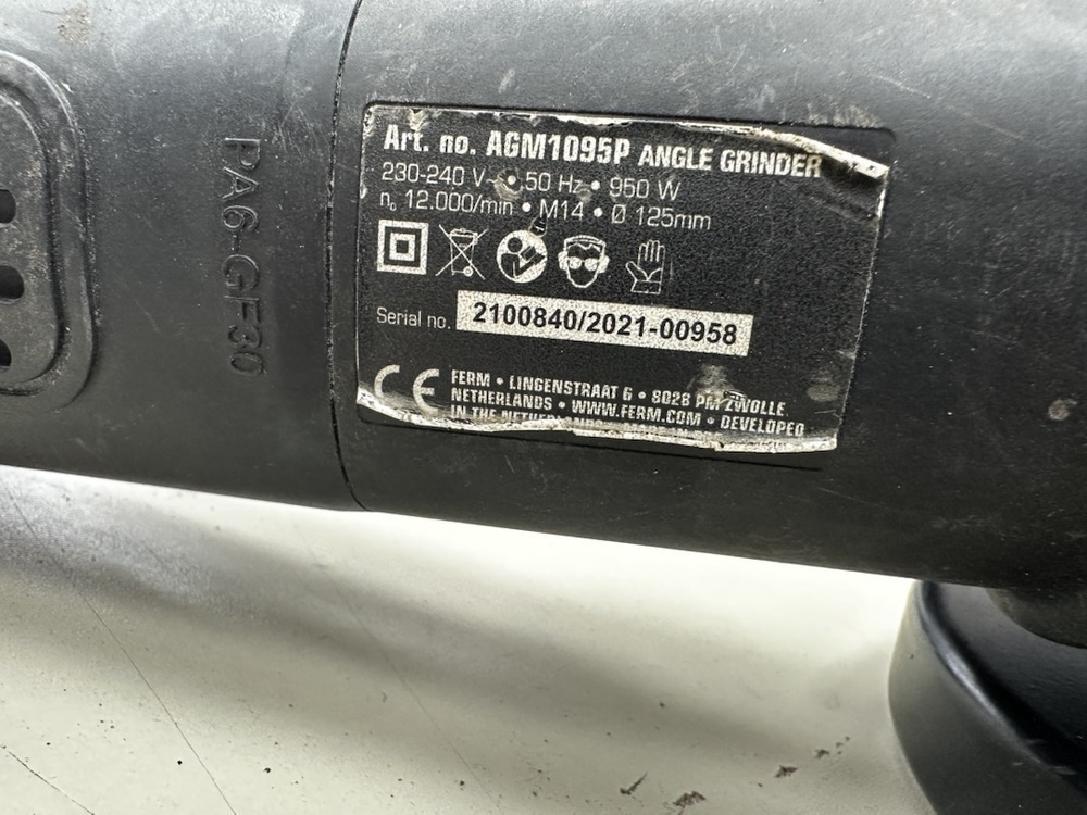 Угловая шлифмашина Ferm AGM1095P