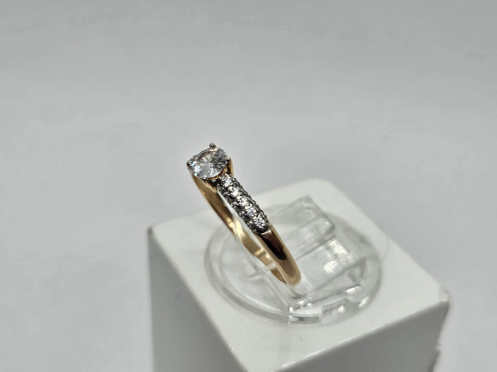 КОЛЬЦО С КАМНЯМИ (Au 585)