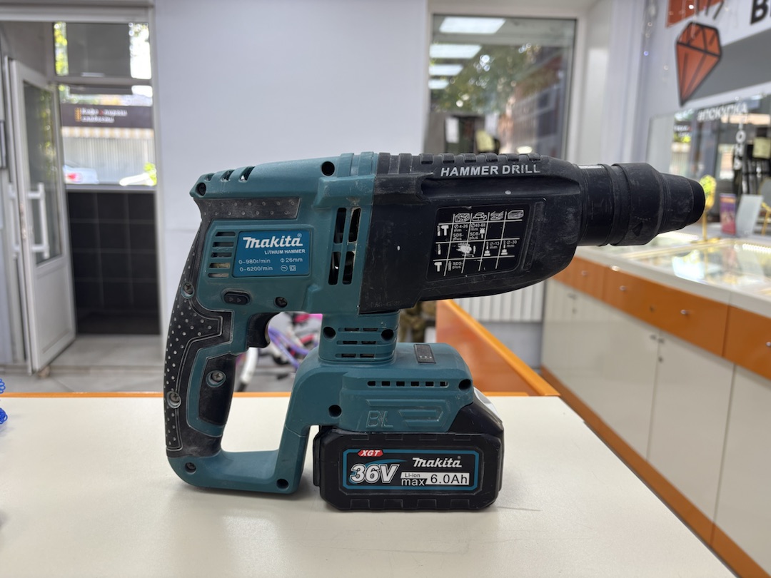 Перфоратор Makita 26V