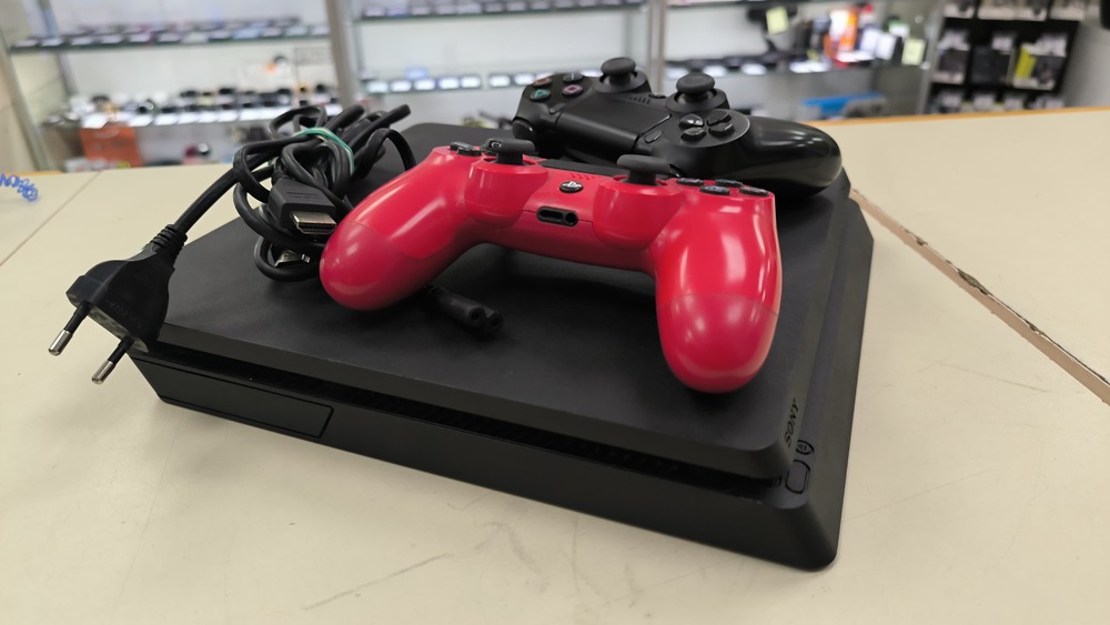 Игровая приставка PlayStation 4 1Tb