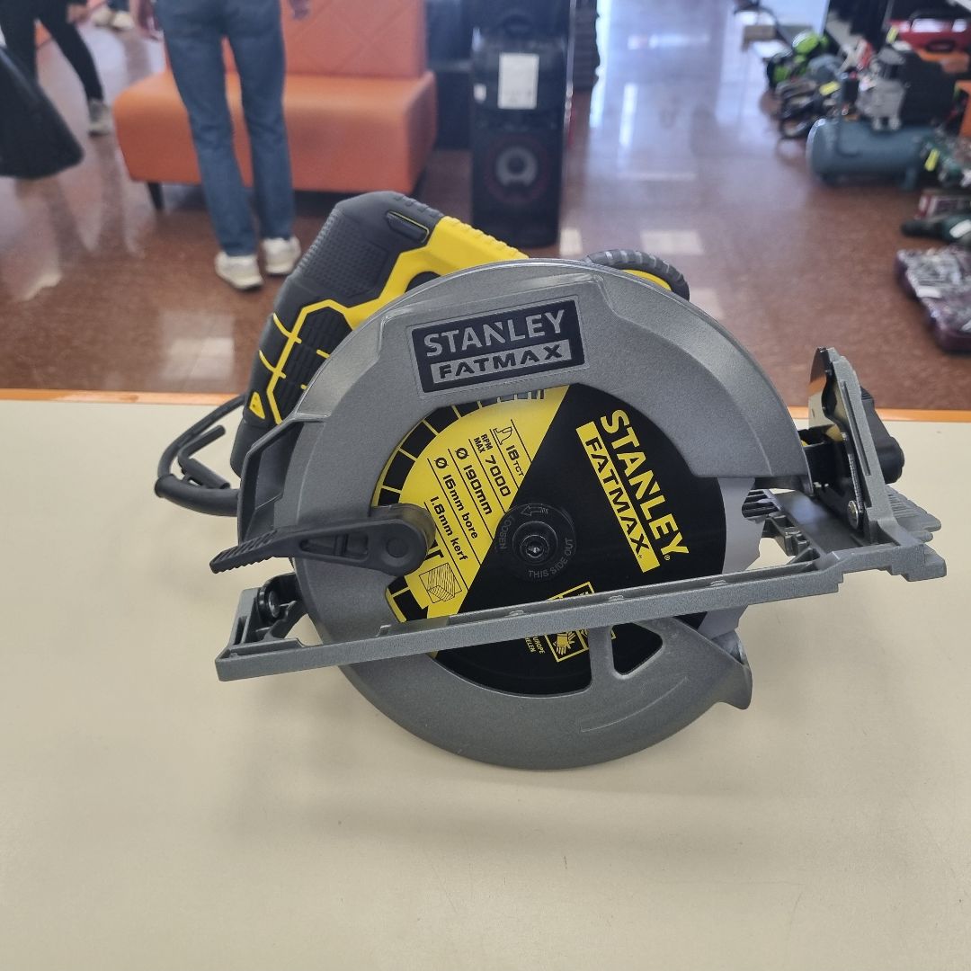 Дисковая пила Stanley FME-301