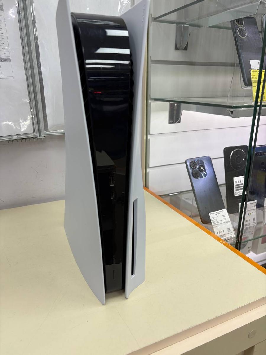 Игровая приставка PlayStation 5 825Gb (С дисководом)