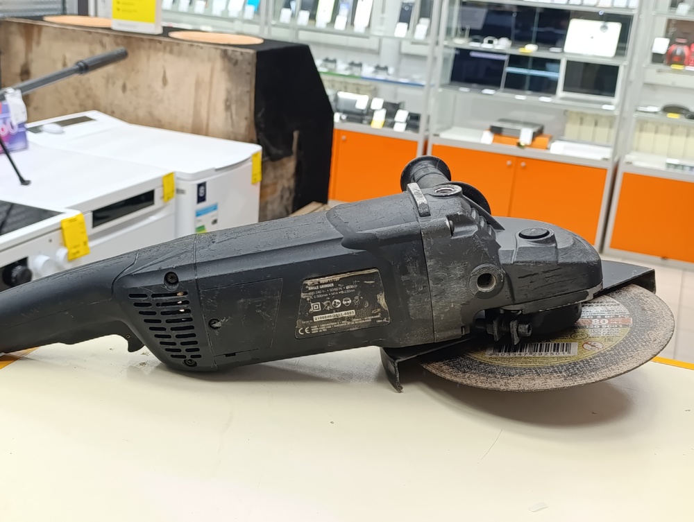 Угловая шлифмашина Ferm AGM1119Р