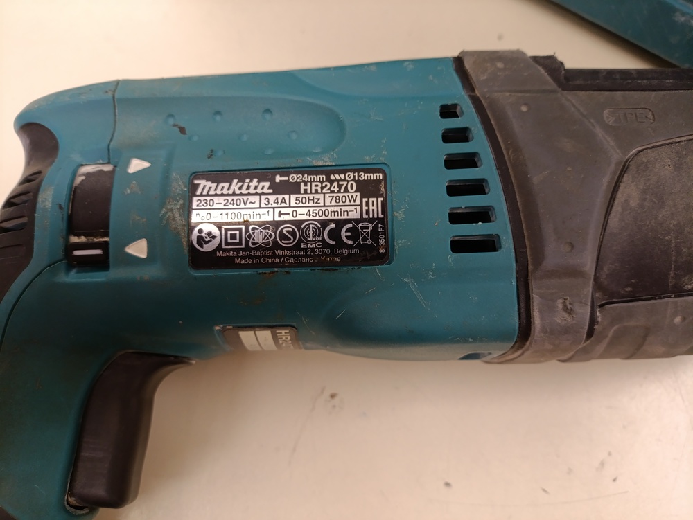 Перфоратор Makita HR 2470