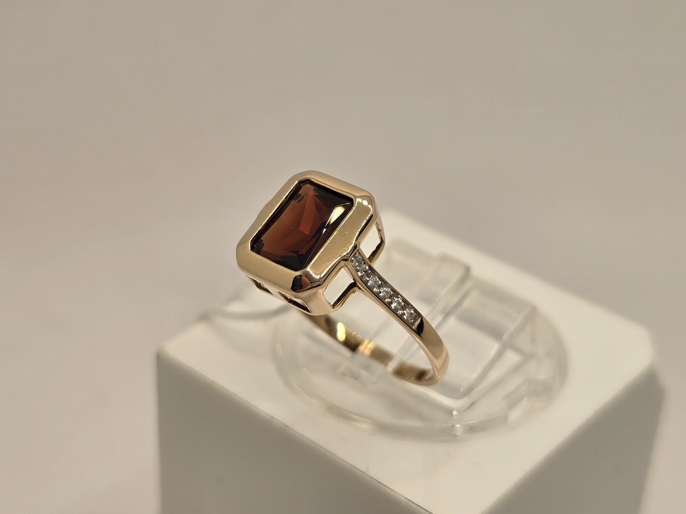 КОЛКМИ585 КОЛЬЦО С КАМНЯМИ (Au 585)