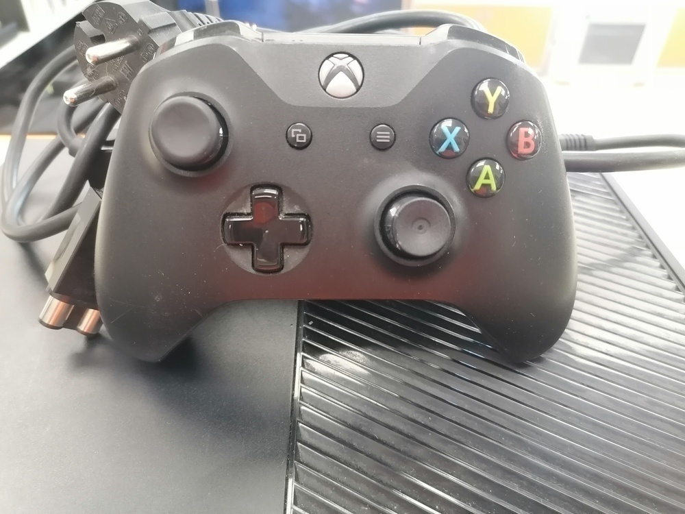 Игровая приставка Xbox One 500Gb