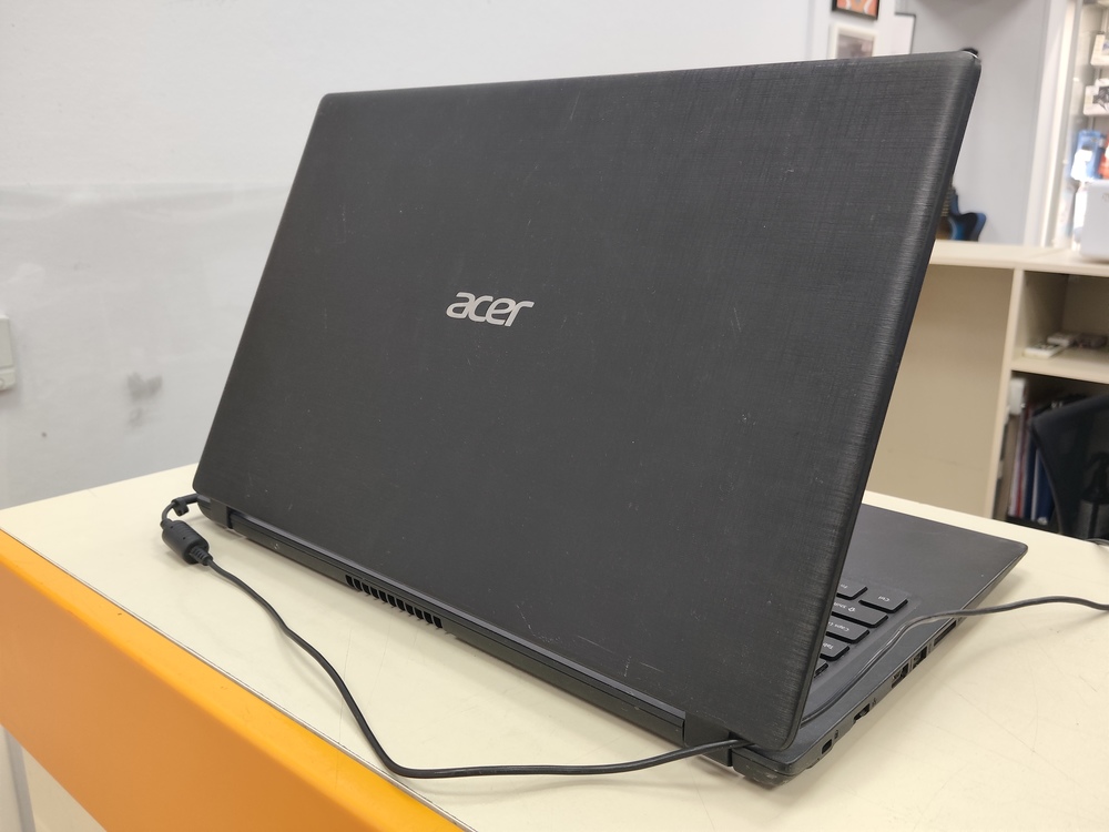 Ноутбук Acer; A6-9220e, Radeon R4 series, 4 Гб, 240 Гб, Нет