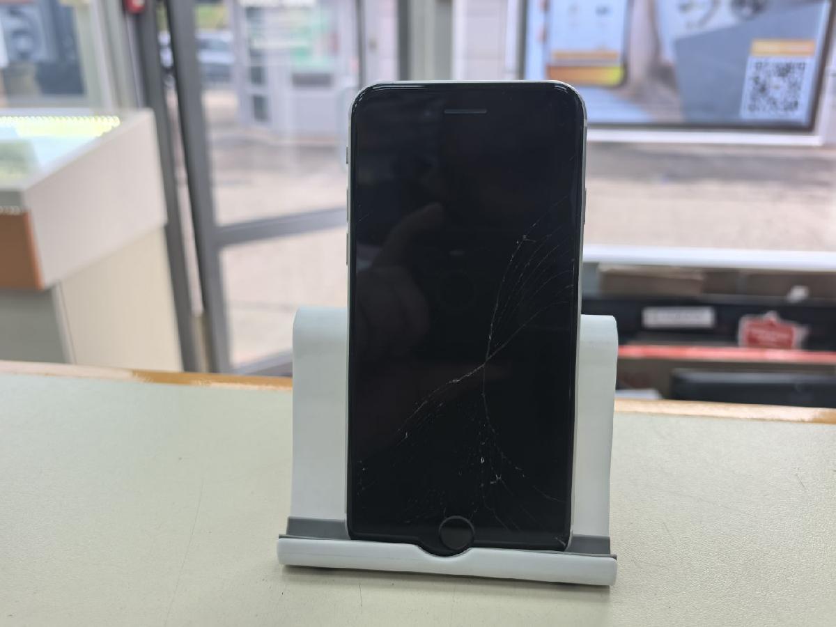 Смартфон Apple iPhone SE 2020 64Gb