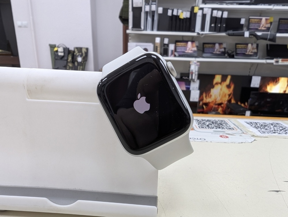 Смарт-часы Apple Watch SE 2022 44mm
