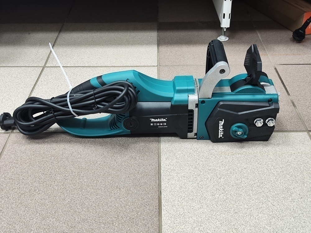 Электропила Makita UC4042ASP