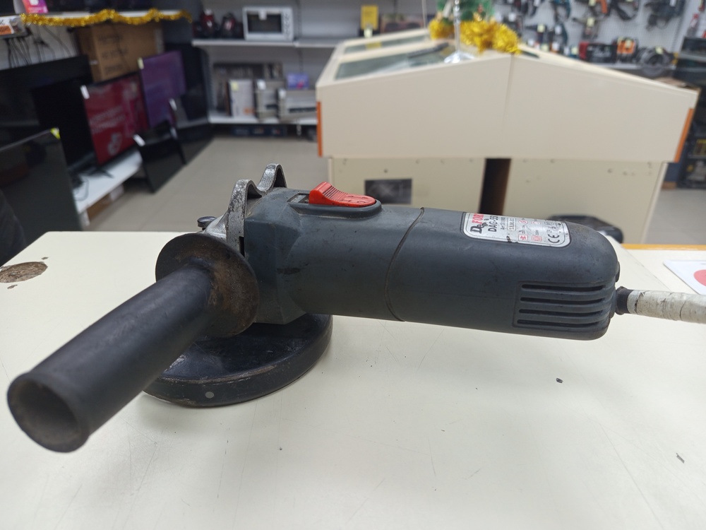 Угловая шлифмашина Defort DAG-550