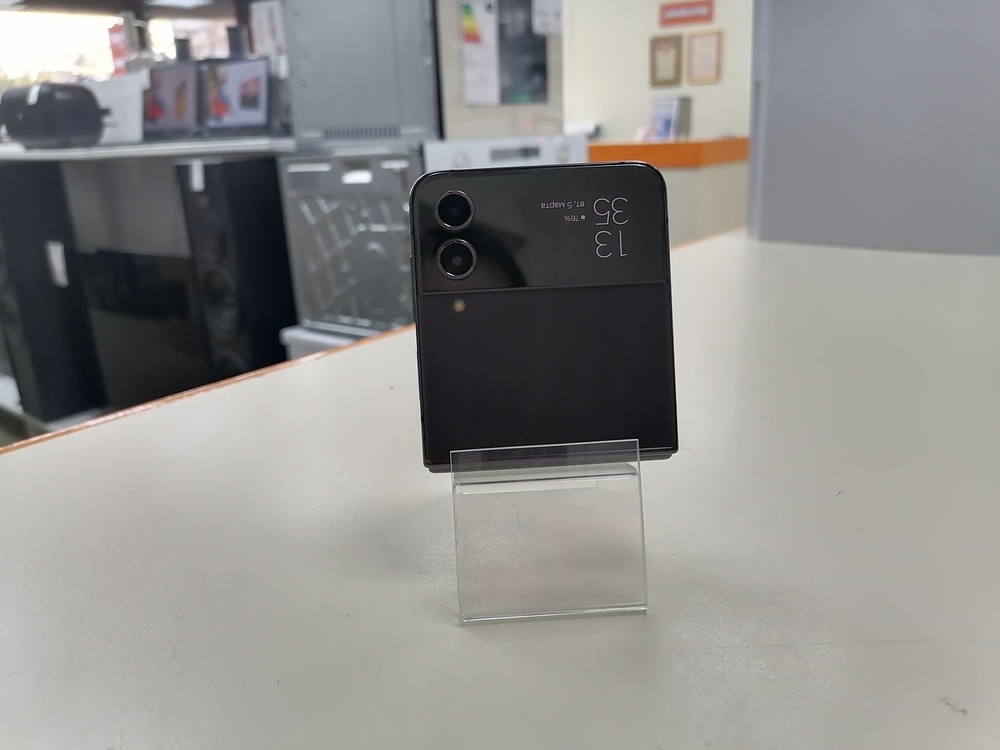 Смартфон Samsung Galaxy Z Flip 4 8/128