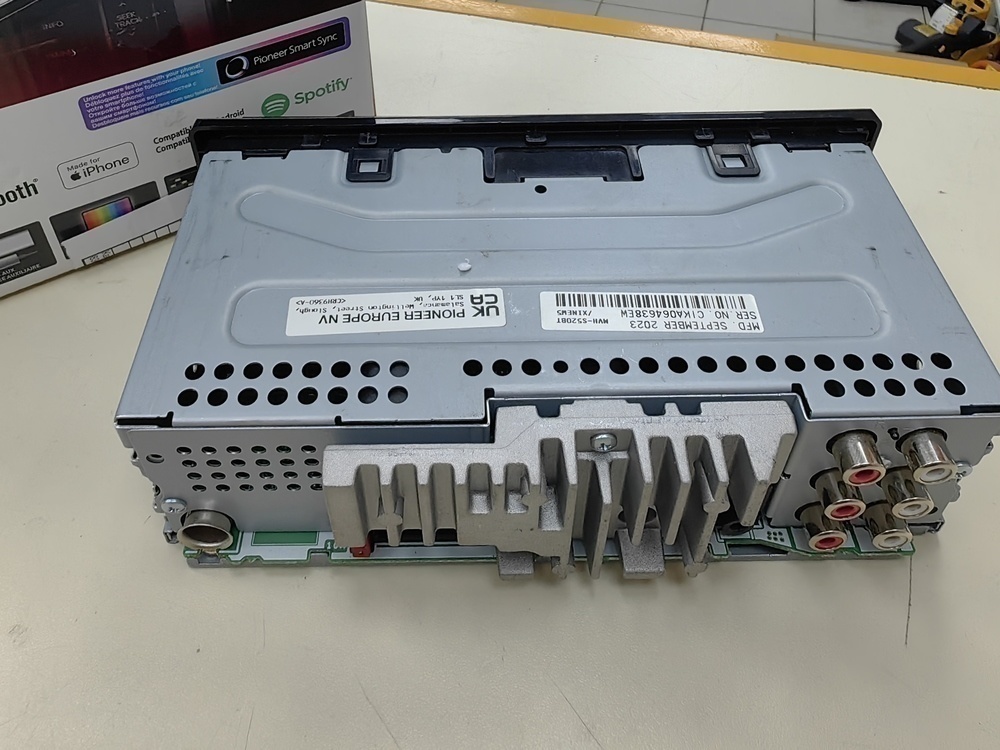 Автомагнитола Pioneer MVH-S520BT