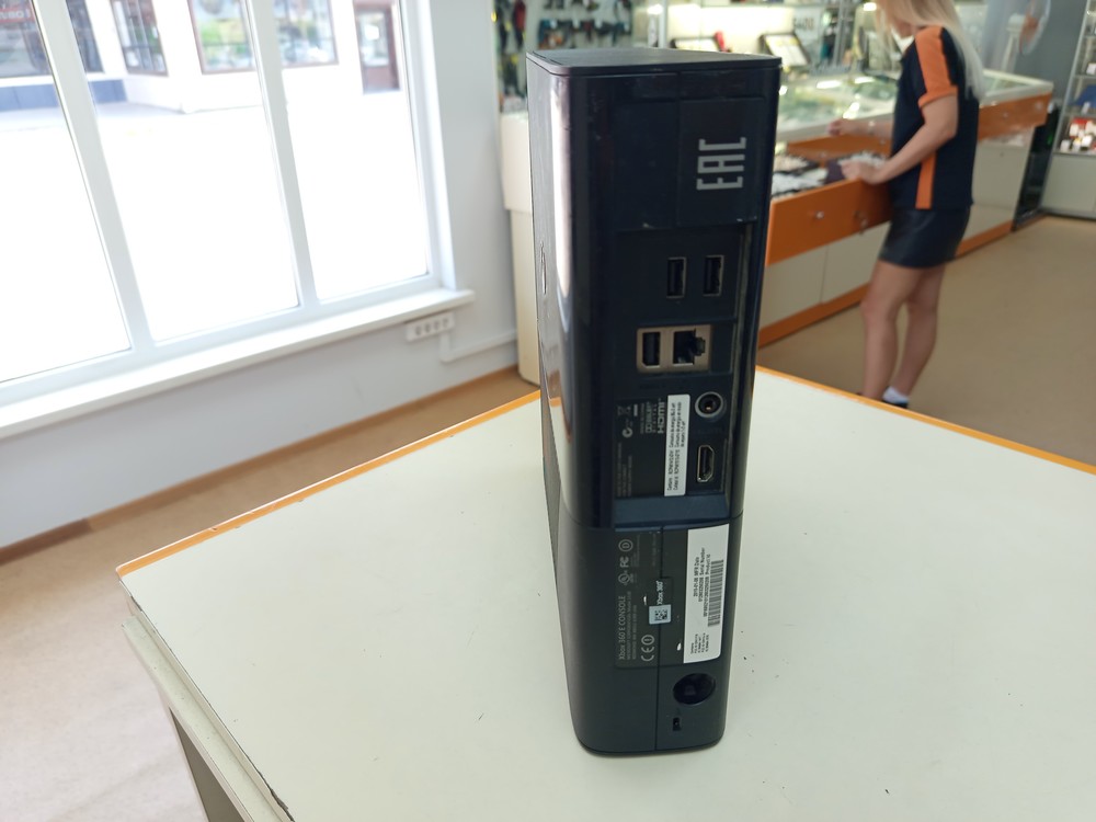 Игровая приставка Xbox 360 E
