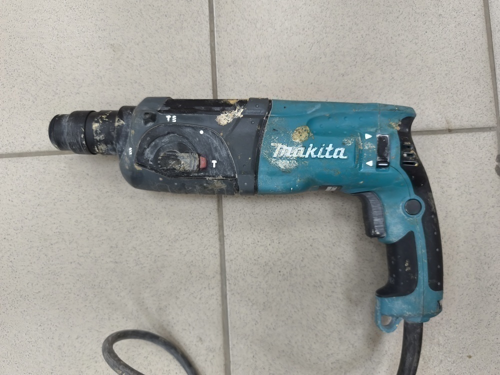 Перфоратор Makita HR 2470