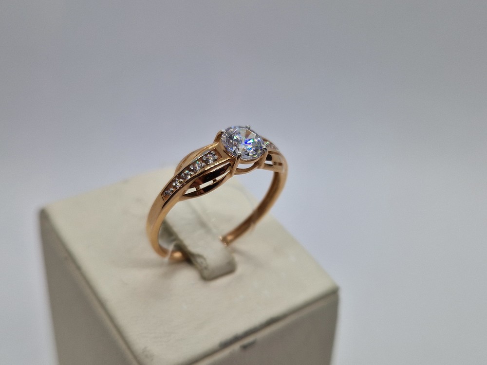 КОЛЬЦО С КАМНЯМИ (Au 585)