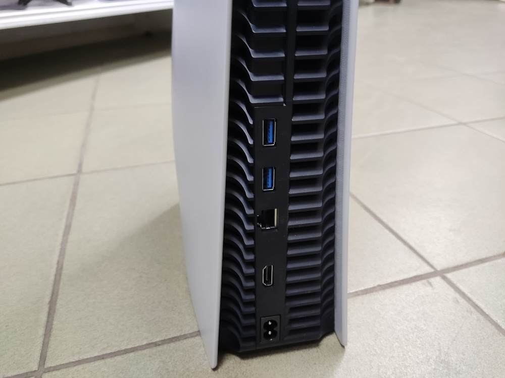 Игровая приставка PlayStation 5 825Gb (С дисководом)