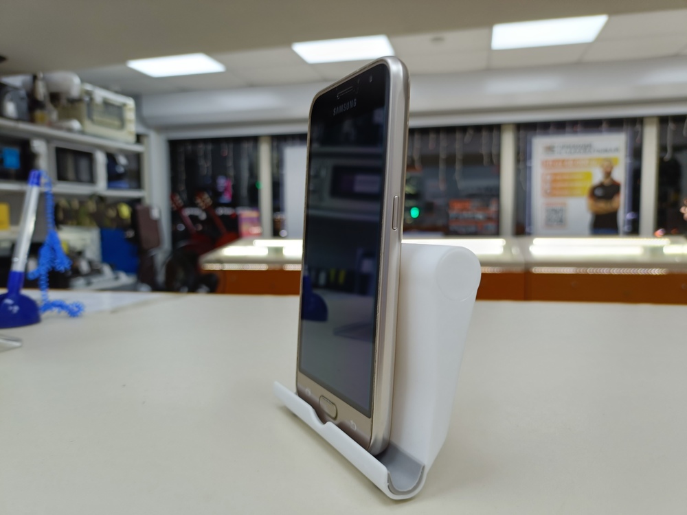 Смартфон Samsung Galaxy J1 2016 1/8