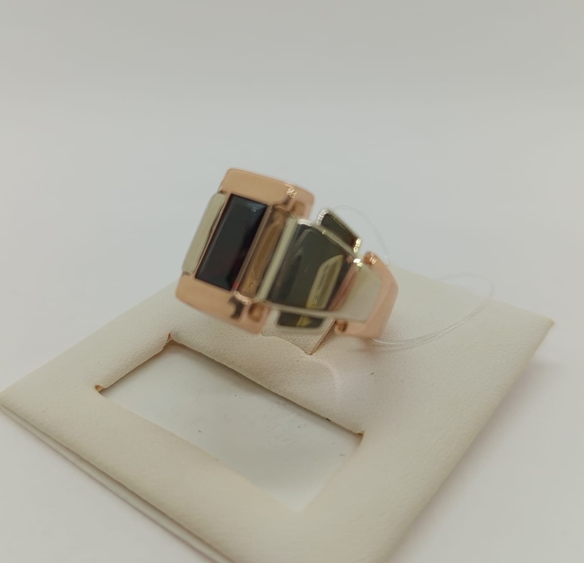 31-0312-Г КОЛЬЦО ПЕЧАТКА Гранат (Au 585)