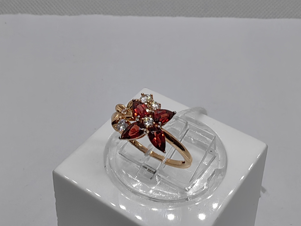 КОЛЬЦО С КАМНЯМИ (Au 585)