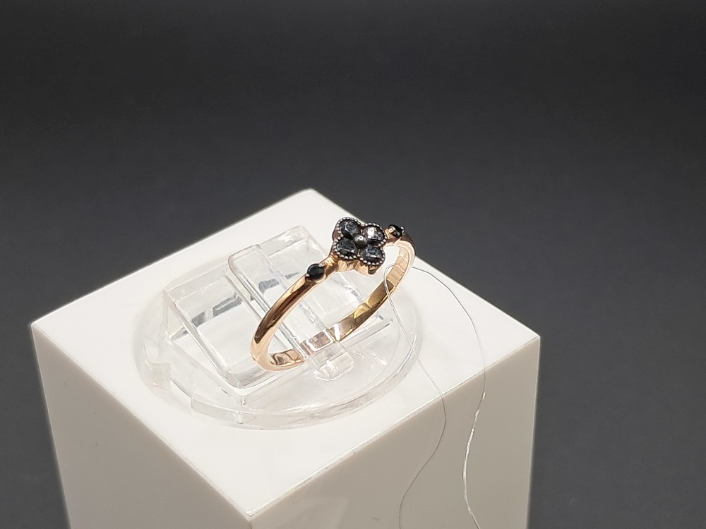 КОЛЬЦО С КАМНЯМИ (Au 585)