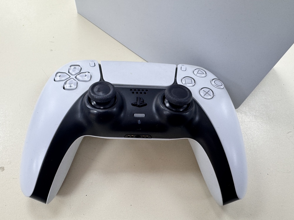 Игровая приставка PlayStation 5 825Gb (С дисководом)
