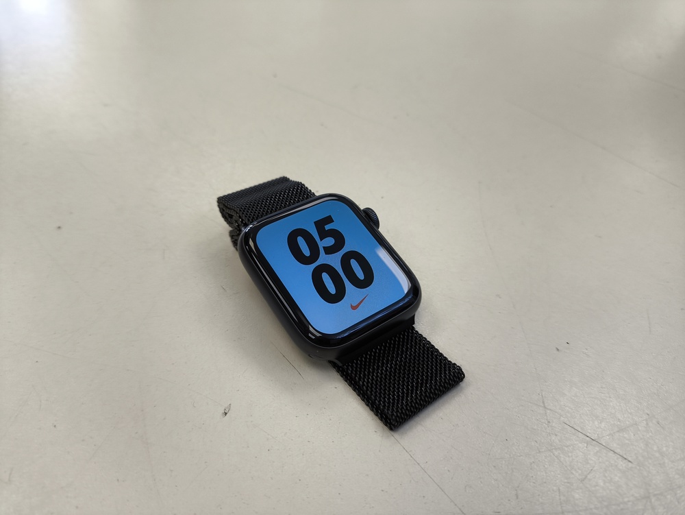 Смарт-часы Apple Watch SE 44mm