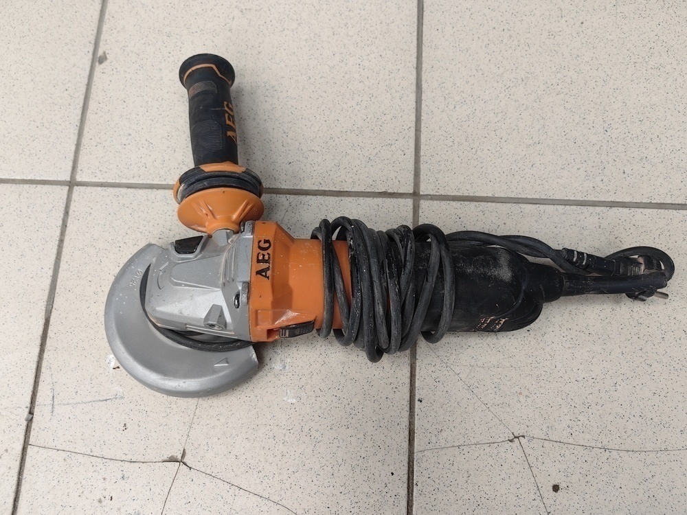Угловая шлифмашина AEG WS 13-125XE