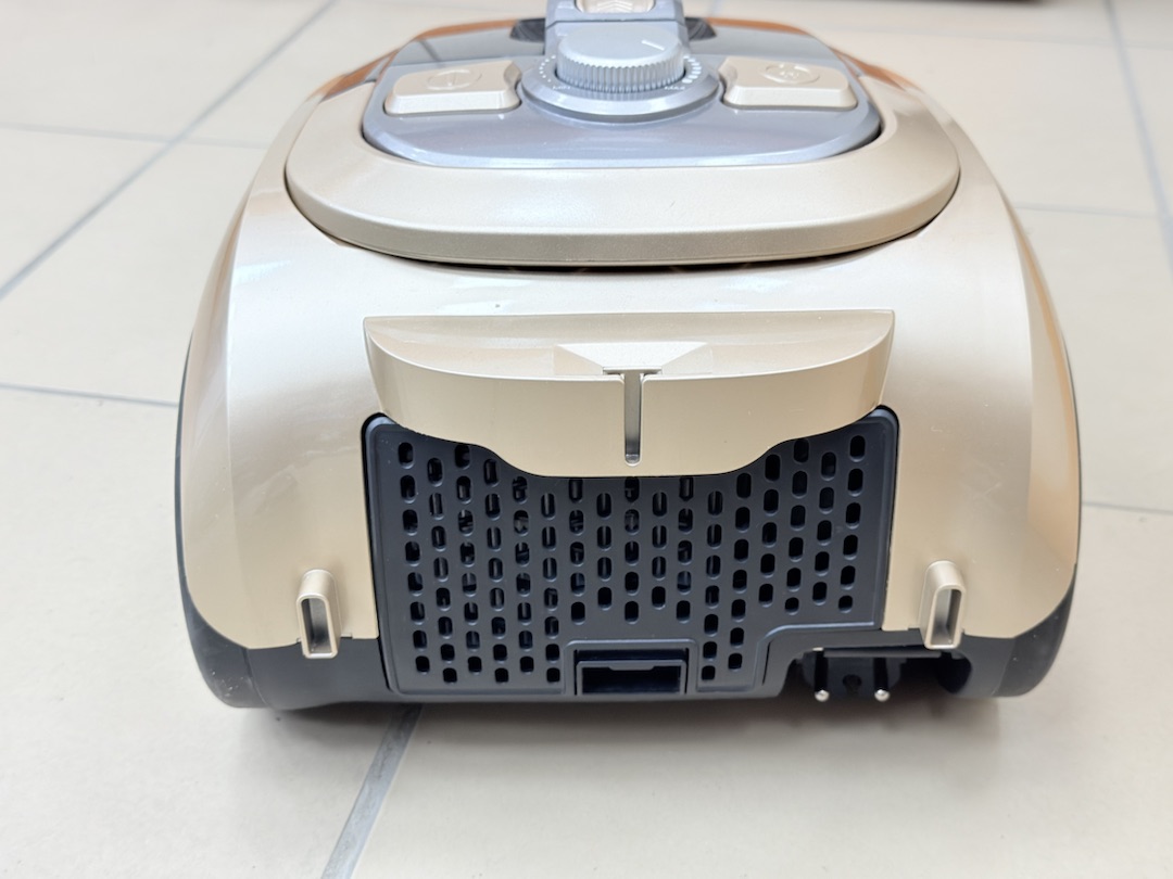 Пылесос Eurostek EVC-1800