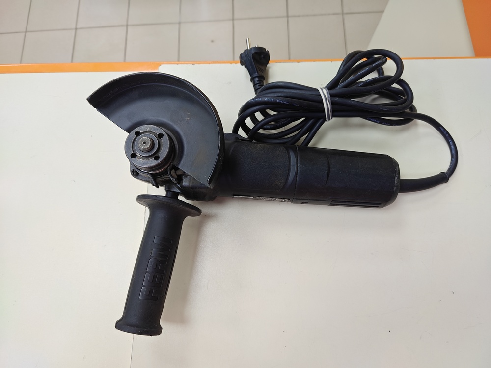 Угловая шлифмашина Ferm AGM1115P