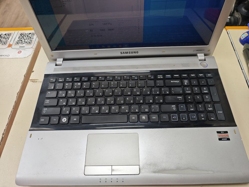 Ноутбук Samsung RV513; E-450, AMD Graphics, 3 Гб, Нет, 120 Гб