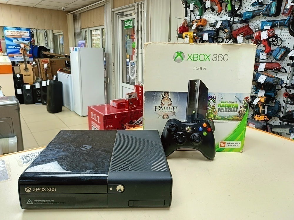Игровая приставка Xbox 360;