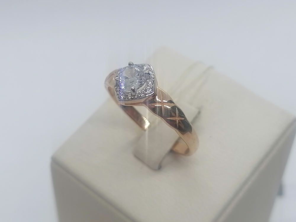 019360 КОЛЬЦО С КАМНЯМИ (Au 585)